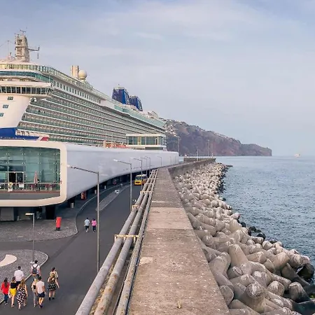 Miramar With Pool By Madeira דירה *