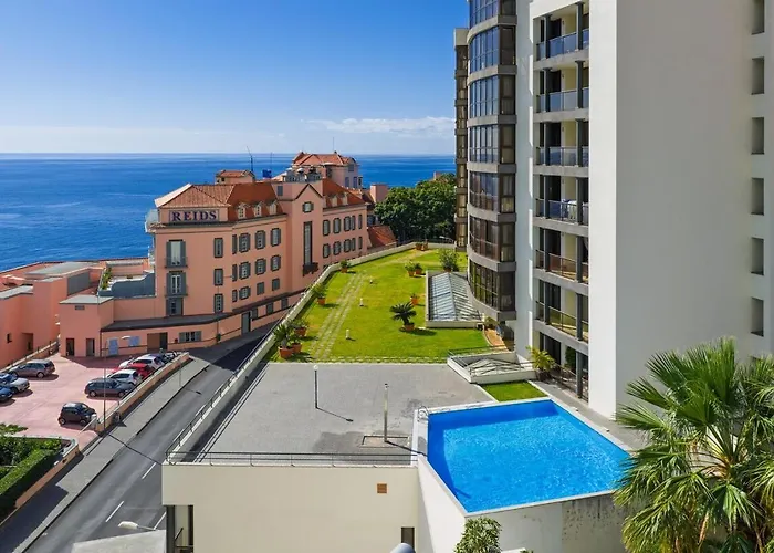 Miramar With Pool By Madeira