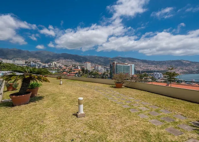 Miramar With Pool By Madeira דירה *