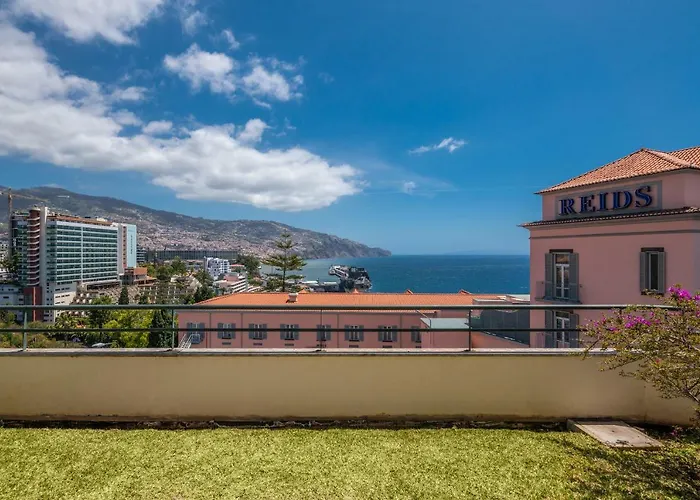 Miramar With Pool By Madeira דירה *