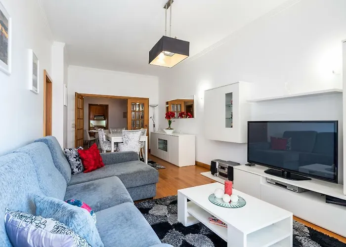 Miramar With Pool By Madeira דירה *