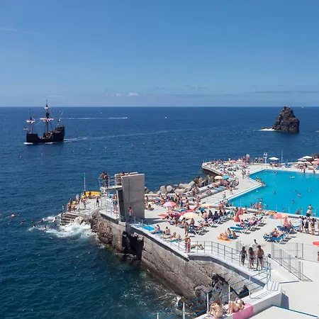 Miramar With Pool By Madeira Apartman